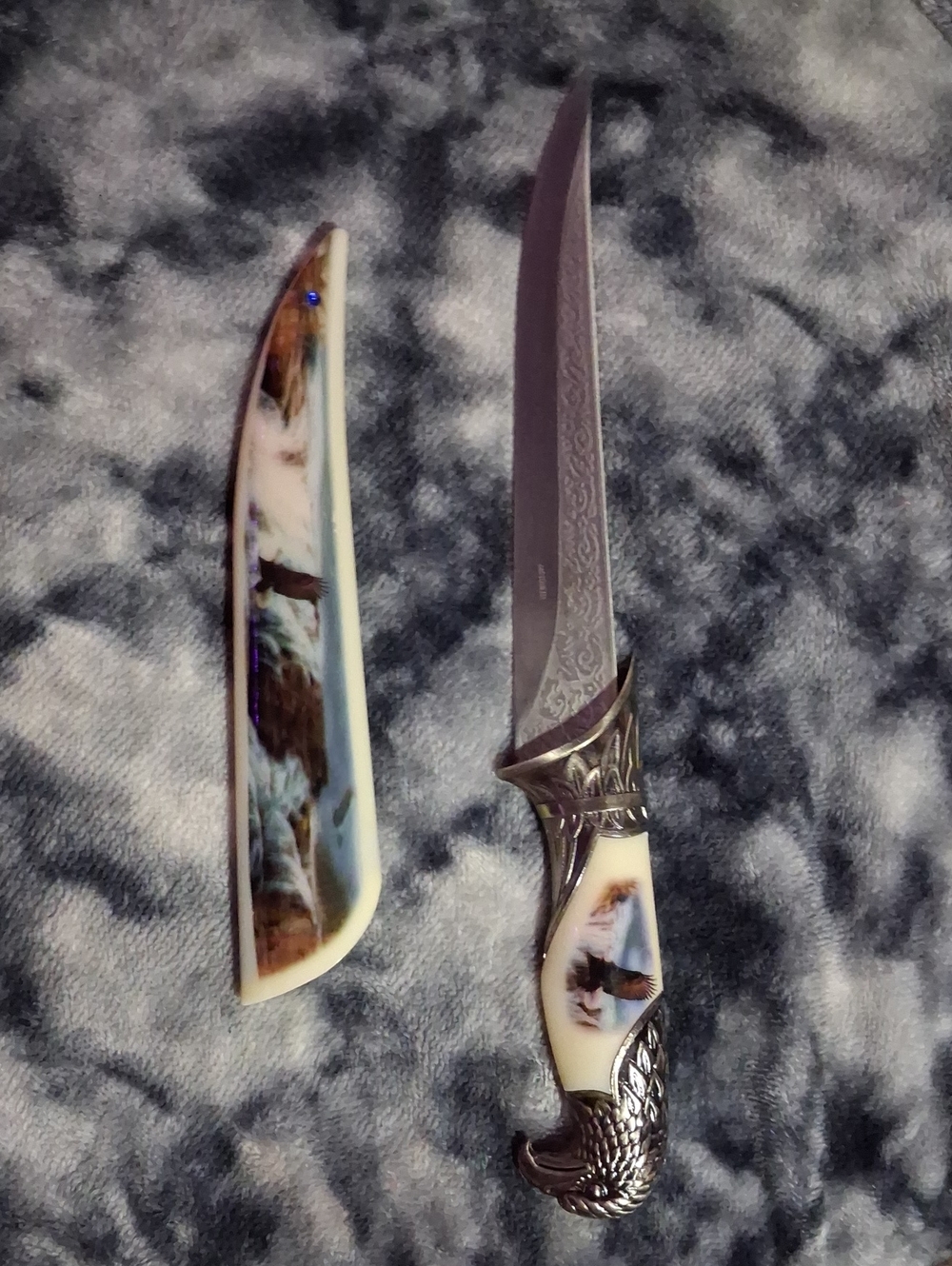 Decorative Eagle-Handled Hunting Knife - Brown & Cream